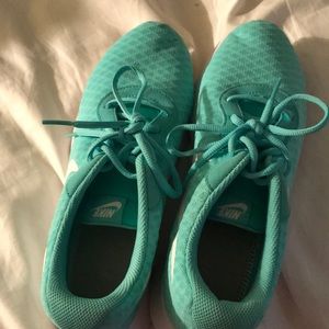 nike shoes only worn once